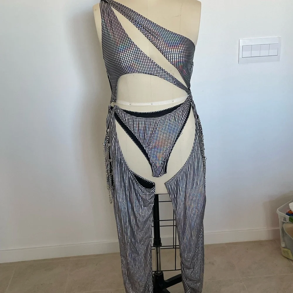 One-Shoulder Bodysuit and Pants Set - Picture 1 of 4